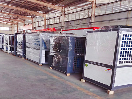 空氣能熱水機(jī)車(chē)間